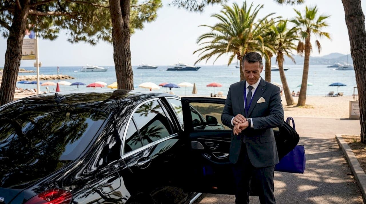 Personnaliser un service chauffeur : luxe sur la Côte d'Azur